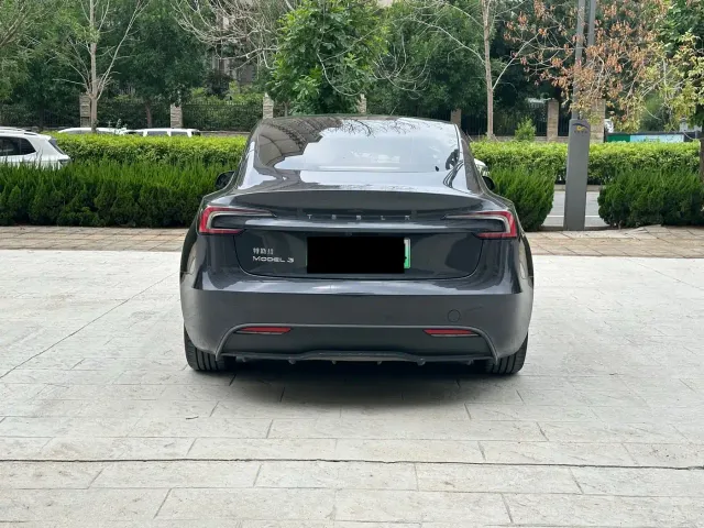 Tesla Model 3 — Фото автомобиля 5