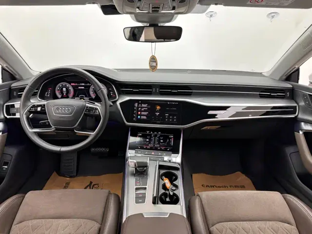 Audi A7L — Фото автомобиля 10