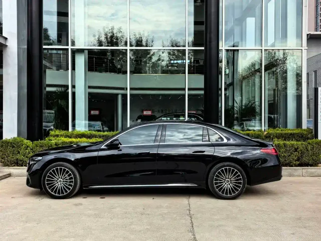 Mercedes-Benz E-Class — Фото автомобиля 3