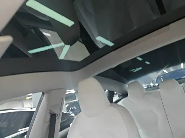 Tesla Model 3 — Фото автомобиля 17