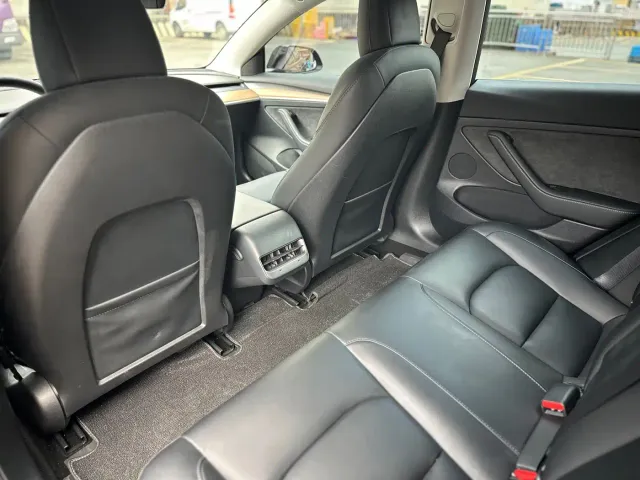 Tesla Model 3 — Фото автомобиля 9