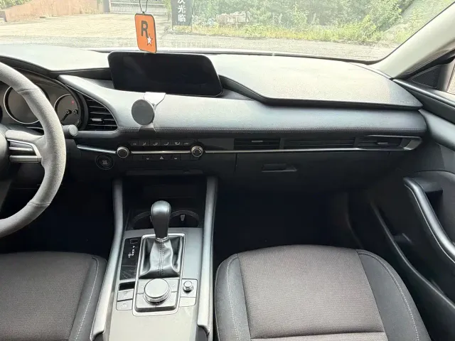 Mazda Axela — Фото автомобиля 13