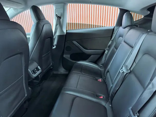 Tesla Model Y — Фото автомобиля 8