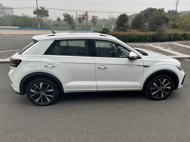 Volkswagen T-Roc — Фото автомобиля 3