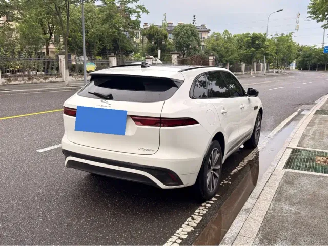 Jaguar F-Pace — Фото автомобиля 7