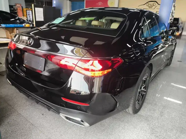 Mercedes-Benz E-Class — Фото автомобиля 4
