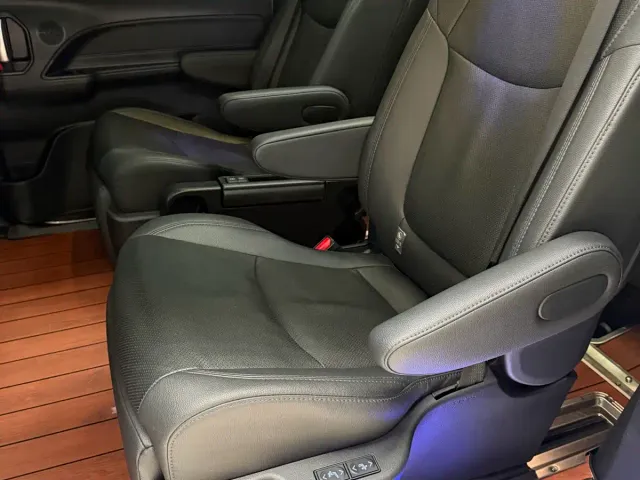 Toyota Sienna — Фото автомобиля 5