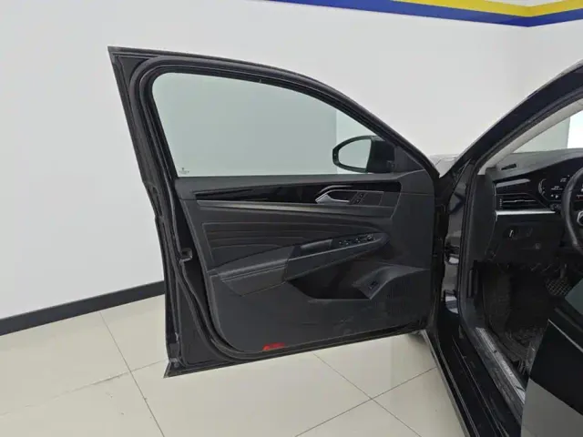 Volkswagen Passat — Фото автомобиля 7