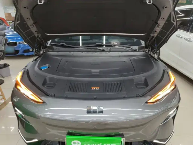 Geely Galaxy E8 — Фото автомобиля 19