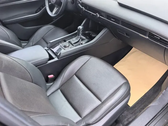 Mazda Axela — Фото автомобиля 12