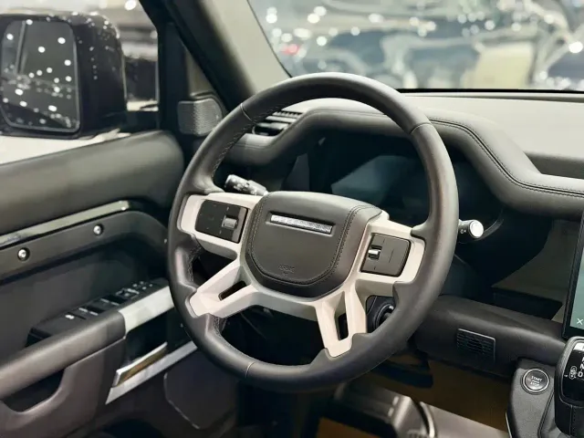 Land Rover Defender — Фото автомобиля 3
