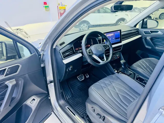 Volkswagen Tiguan L — Фото автомобиля 6