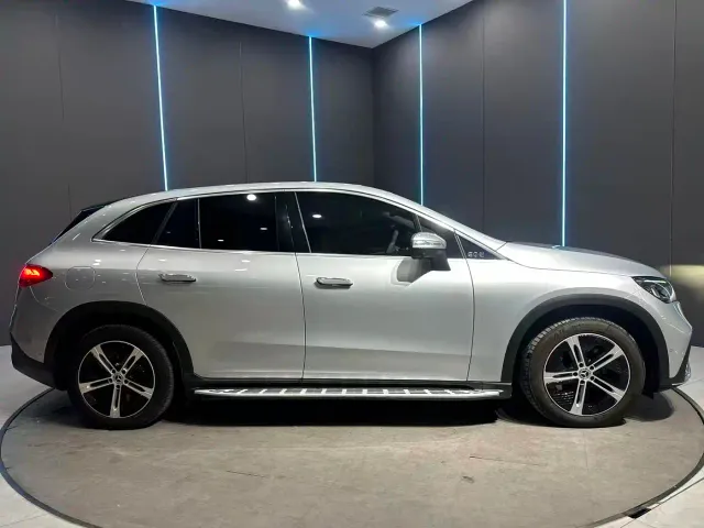 Mercedes-Benz EQE SUV — Фото автомобиля 5