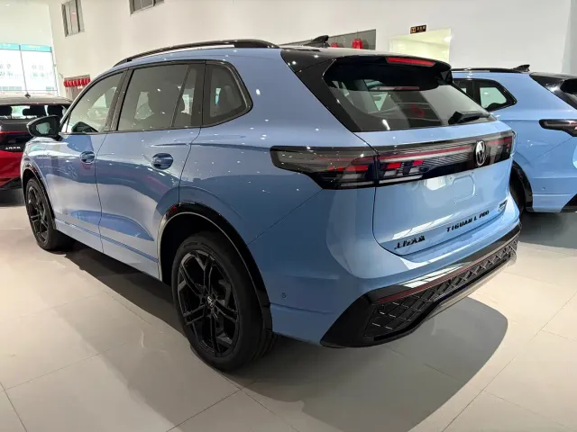 Volkswagen Tiguan L — Фото автомобиля 4