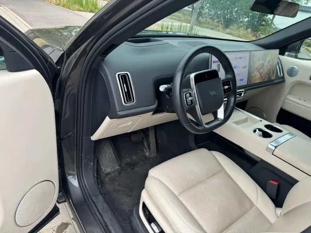 Li Auto L8 — Фото автомобиля 4