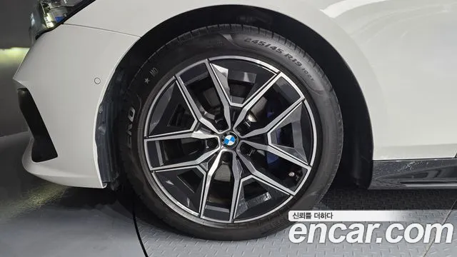 BMW 5 Series G60 — Фото автомобиля 5