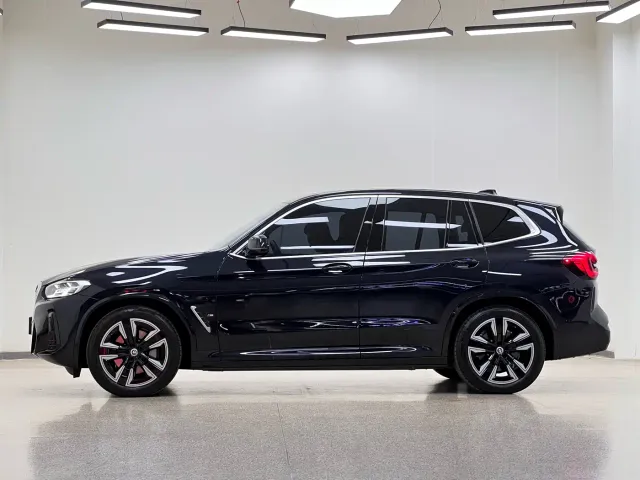 BMW iX3 — Фото автомобиля 4