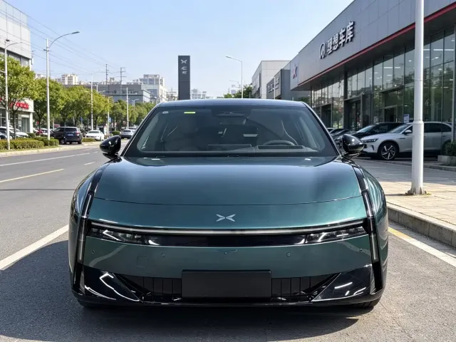 Xpeng P7 — Фото автомобиля 3
