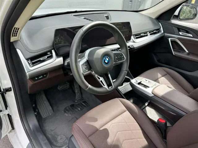 BMW BMW iX1 2025 eDrive25L M Sport Package — Фото автомобиля 8