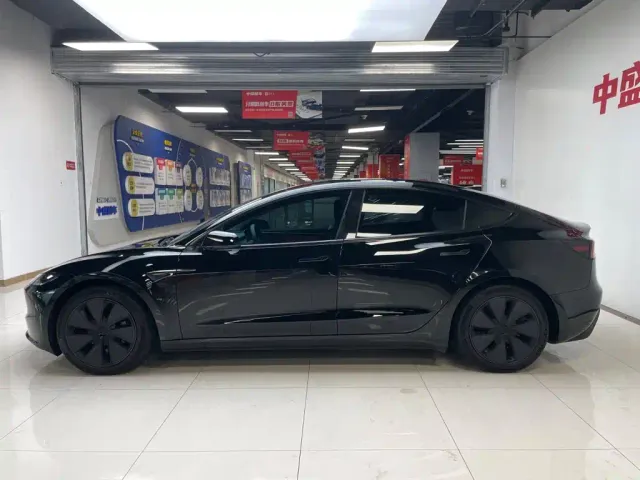 Tesla Model 3 — Фото автомобиля 4