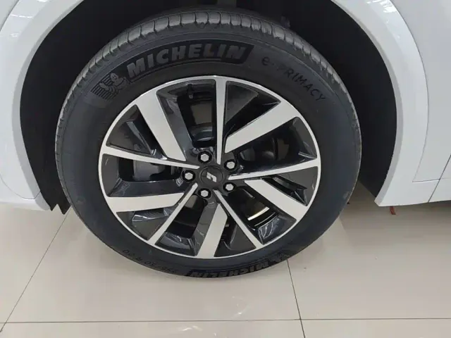 Li Auto L7 — Фото автомобиля 22