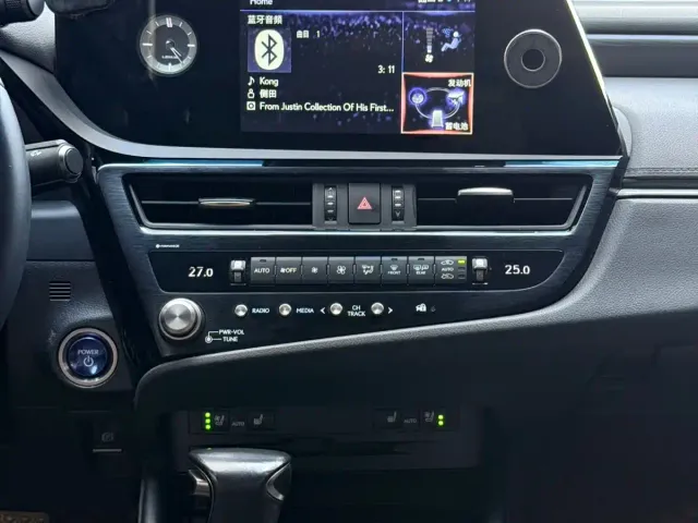 Lexus ES — Фото автомобиля 8