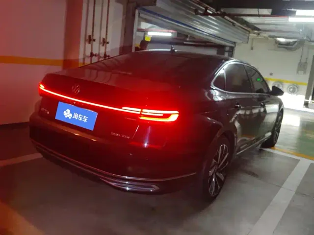 Volkswagen Passat — Фото автомобиля 3