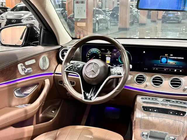 Mercedes-Benz E-Class — Фото автомобиля 12