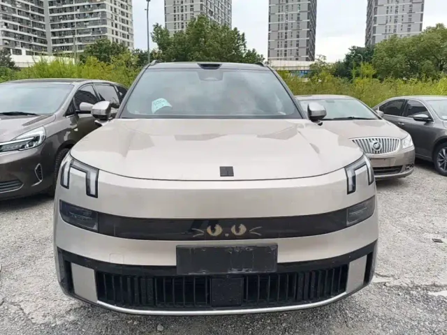 Lynk & Co 900 — Фото автомобиля 2