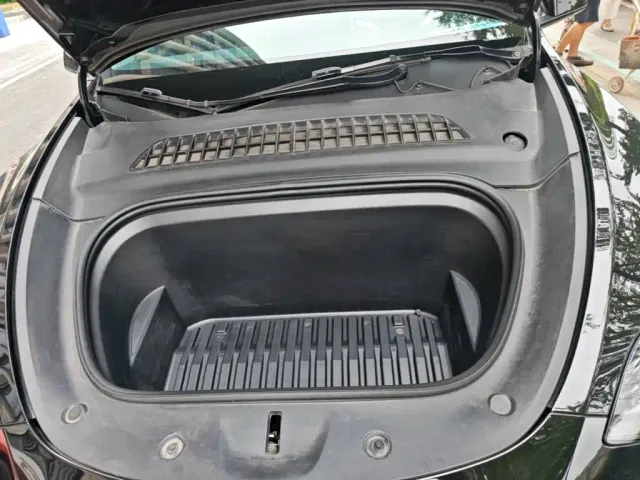Tesla Model Y — Фото автомобиля 19