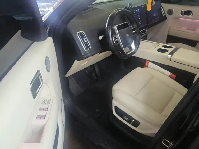 Li Auto L8 — Фото автомобиля 15