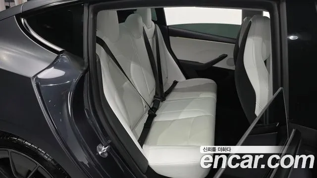 Tesla Model 3 — Фото автомобиля 18