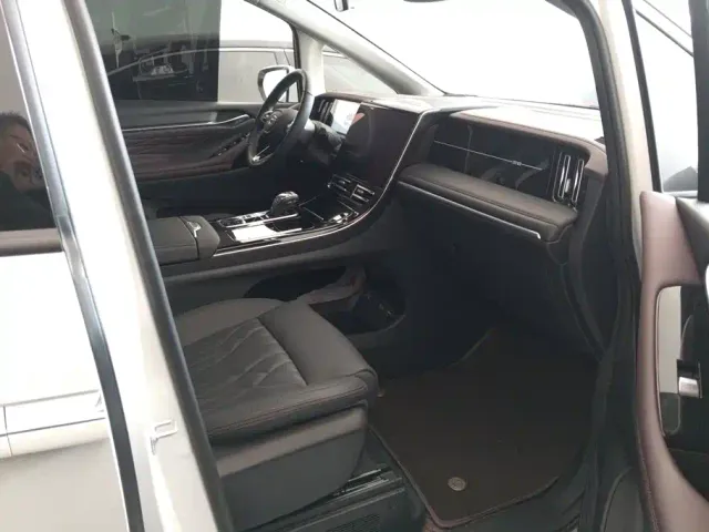 GAC Trumpchi M8 — Фото автомобиля 8
