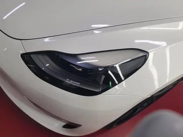 Tesla Model 3 — Фото автомобиля 5