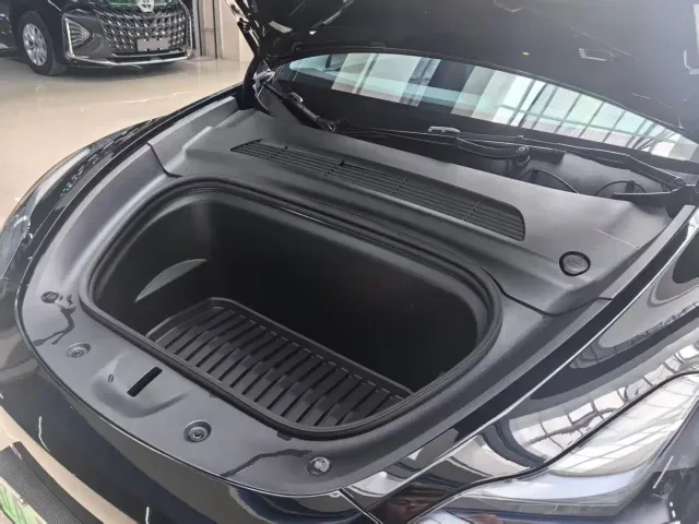 Tesla Model Y — Фото автомобиля 21