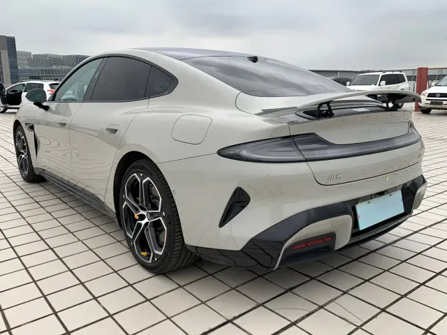 Xiaomi SU7 — Фото автомобиля 4