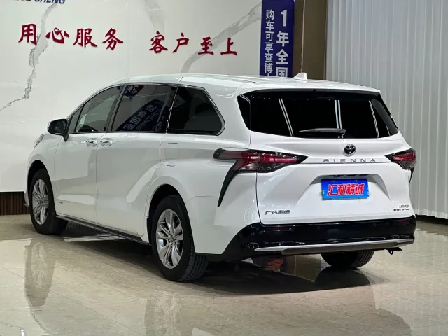 Toyota Sienna — Фото автомобиля 6