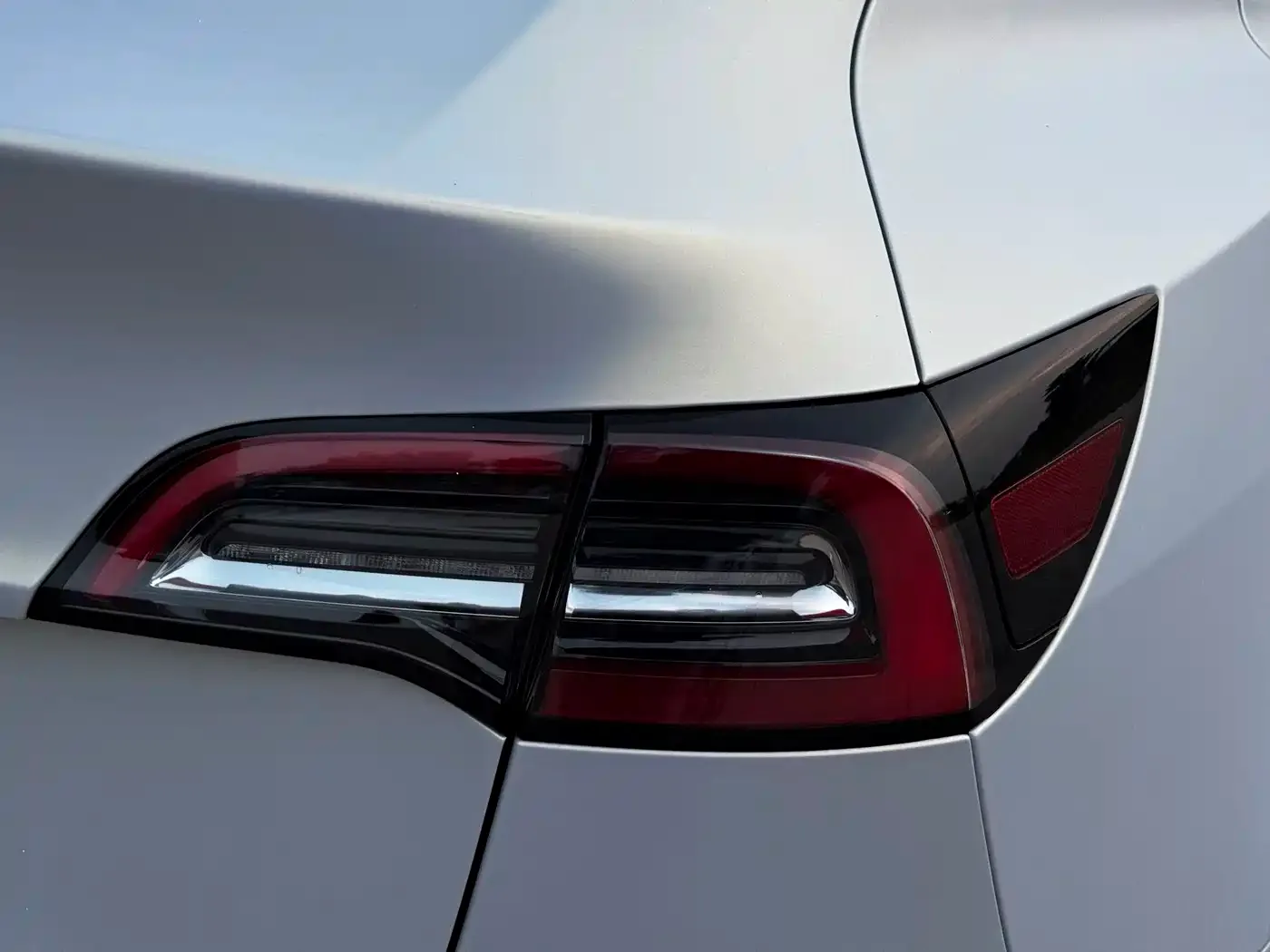 Tesla Model Y 2023 Long Range All-Wheel Drive Edition — Фото автомобиля 12