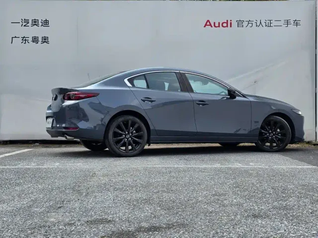 Mazda Axela — Фото автомобиля 5