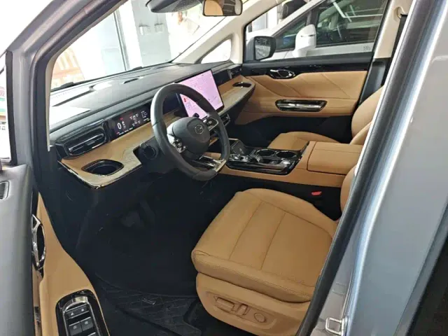 GAC Trumpchi E8 — Фото автомобиля 14