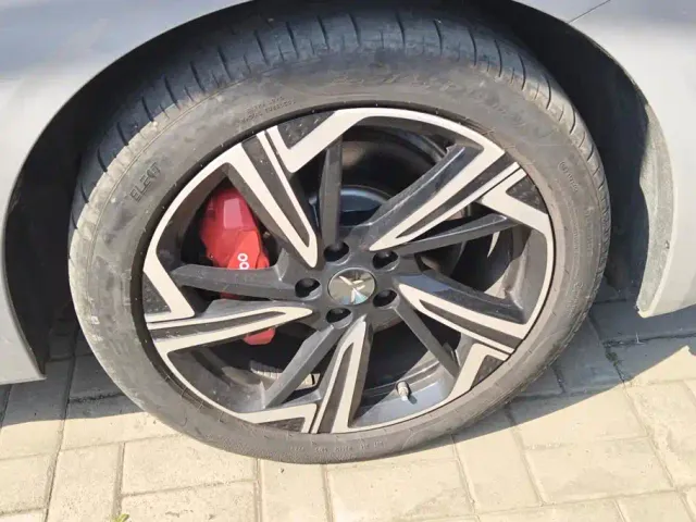 Hongqi EH7 — Фото автомобиля 6