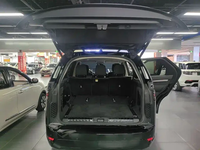 Land Rover Discovery — Фото автомобиля 18