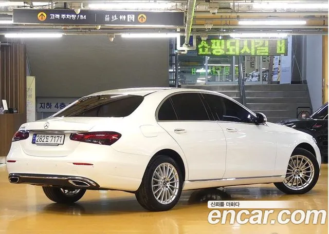 Mercedes-Benz E-Class — Фото автомобиля 2