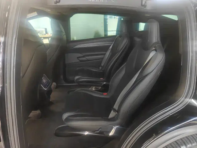 Tesla Model X — Фото автомобиля 8