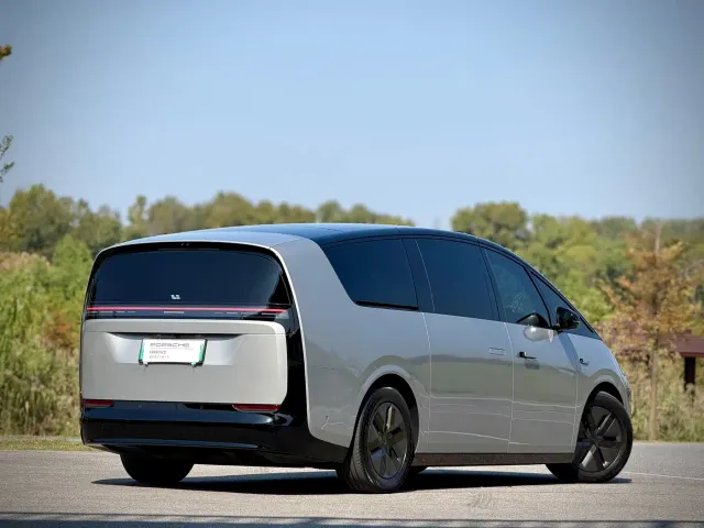 Li Auto MEGA — Фото автомобиля 16