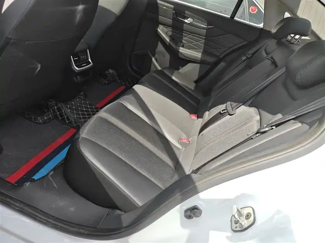 Dongfeng Yixuan MAX — Фото автомобиля 16
