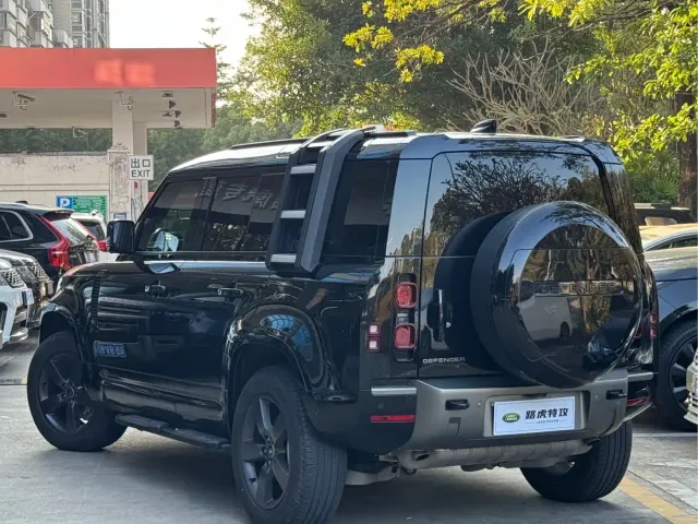 Land Rover Defender — Фото автомобиля 4