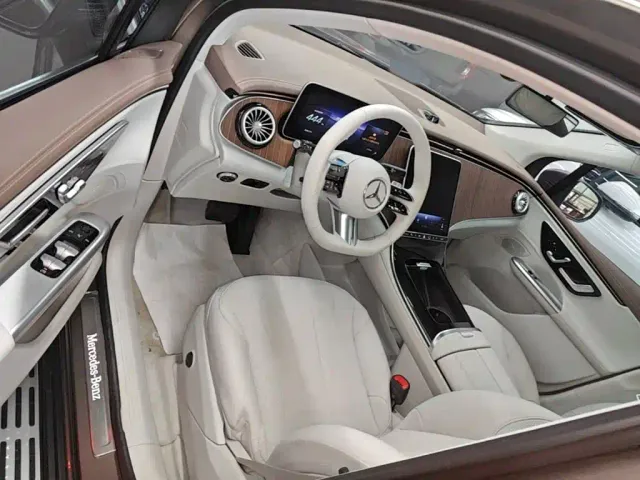 Mercedes-Benz EQE SUV — Фото автомобиля 15