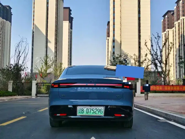 Leapmotor B01 — Фото автомобиля 4