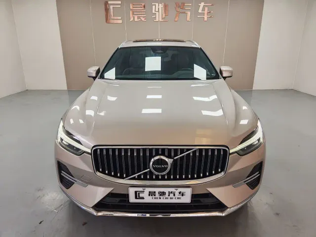 Volvo XC60 — Фото автомобиля 2